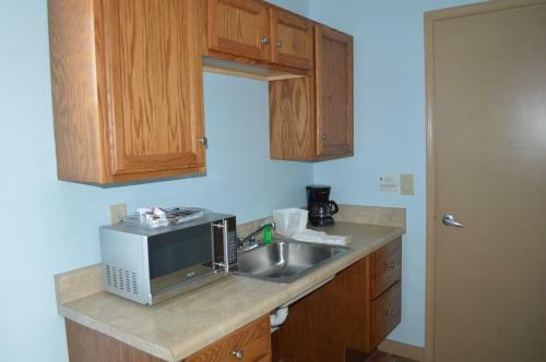Hotel Dockside Inn & Resort