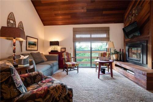 Rebel Hollow Chalet
