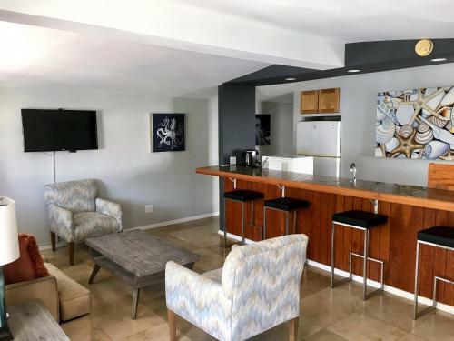 Posada Douglas House