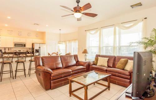 Spacious Vacation Home Rental House 77tb12