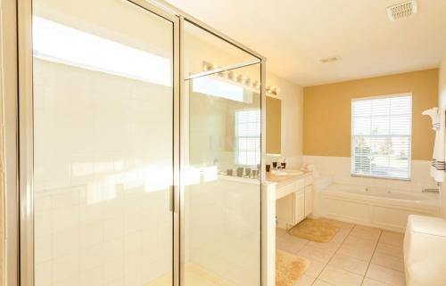 Spacious Vacation Home Rental House 77tb12