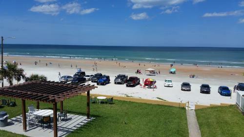 Driftwood Beach Motel