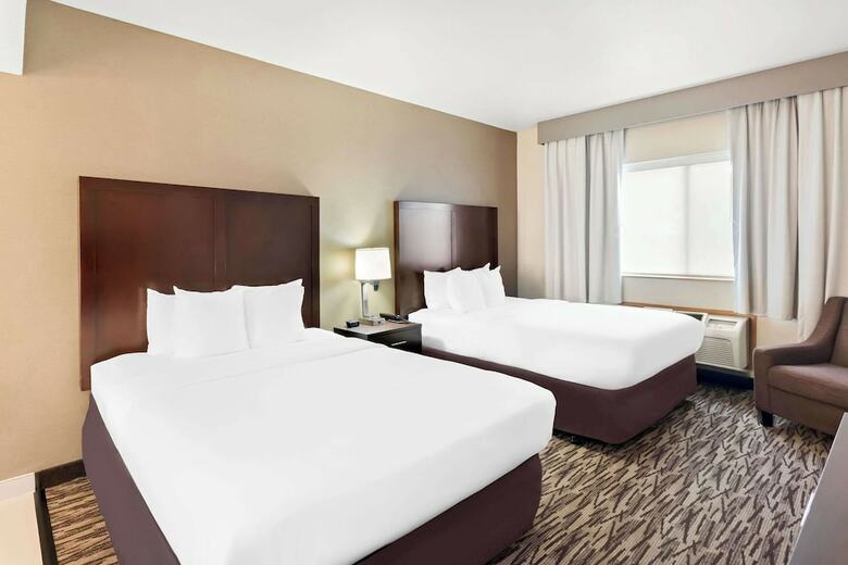Hotel Comfort Suites Portland Airport