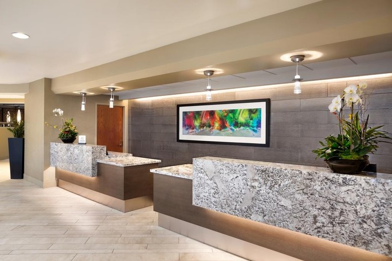 Hotel Embassy Suites International Airport