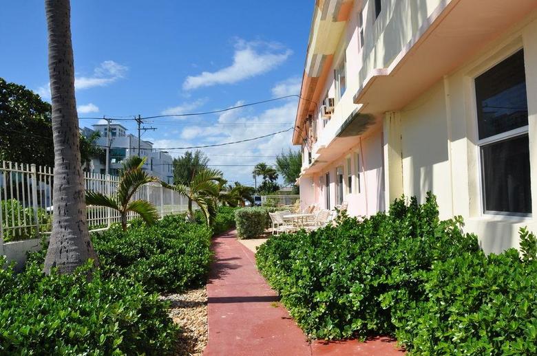Posada Coral Tides Resort & Beach Club