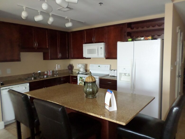 Aparthotel Laketown Wharf By Resort Collection