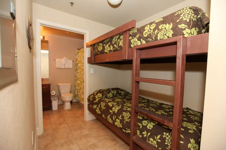 Aparthotel Laketown Wharf By Resort Collection