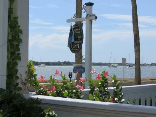 Bayfront Westcott House Bed & Breakfast