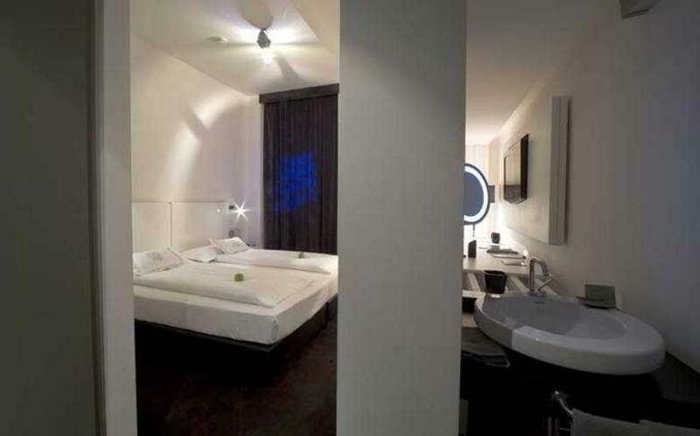 UNA Hotel One