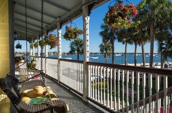 Bed & Breakfast Bayfront Marin House