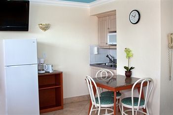 Plaza Beach Hotel - Beachfront Resort