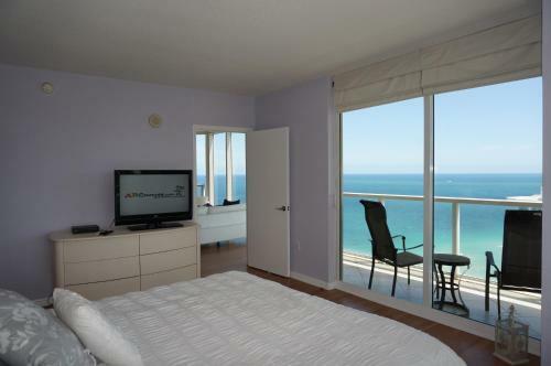 Apartamentos La Perla Condominium On The Beach
