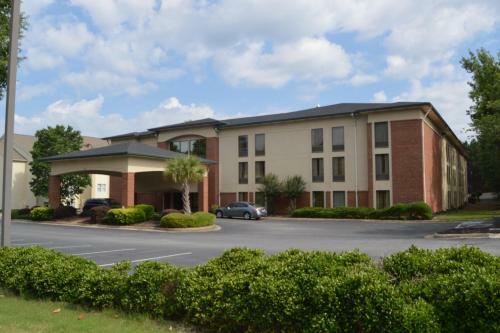 Hotel Comfort Suites At North Point Mall