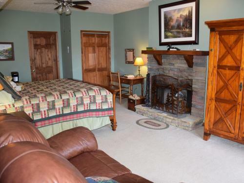 Long Mountain Lodge Bed & Breakfast