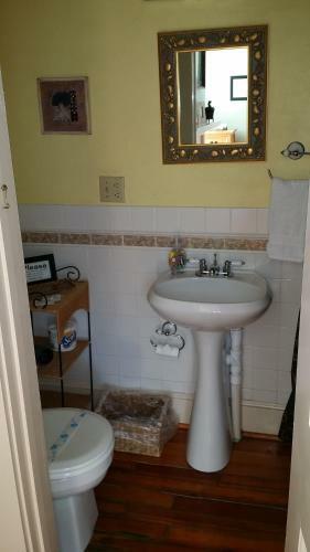 Burbankrose Inn Bed & Breakfast
