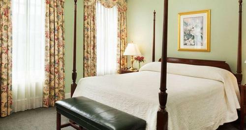 Bed & Breakfast Planters Inn On Reynolds Square
