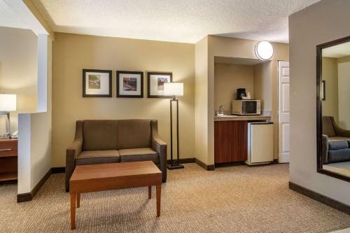 Hotel Comfort Inn And Suites