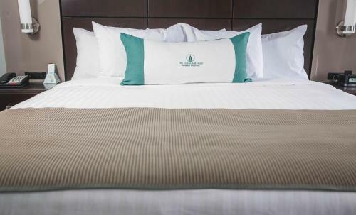 Cotton Sail Hotel Savannah Riverfront