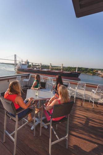 Cotton Sail Hotel Savannah Riverfront