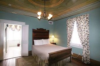 Hotel 17 Hundred 90 Inn And Restaurant