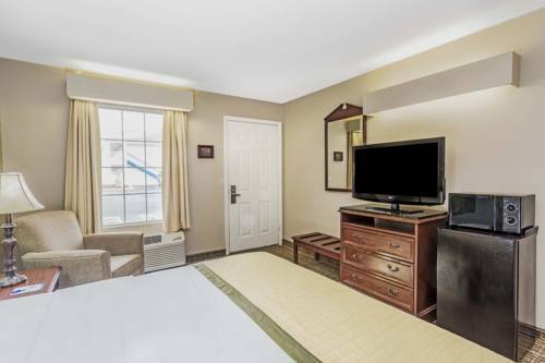 Motel Baymont Inn And Suites - Valdosta