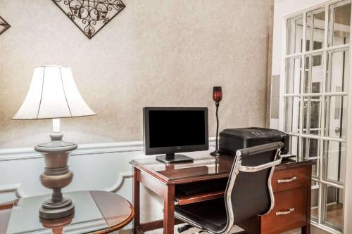 Motel Baymont Inn And Suites - Valdosta