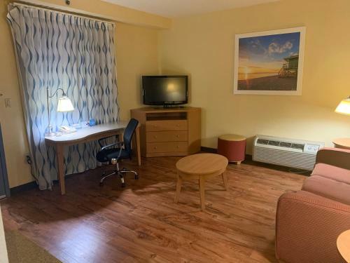 Hotel Days Inn And Suites Savannah