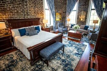 Bed & Breakfast East Bay Inn