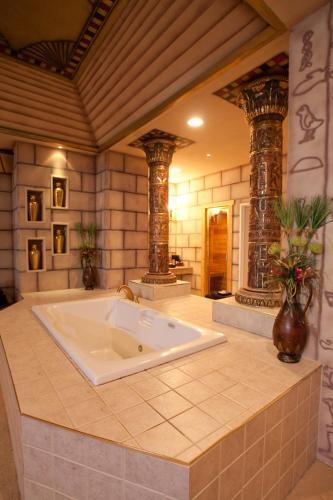 Hotel Destinations Inn Theme Rooms