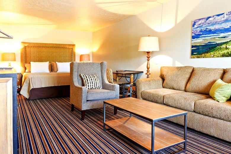 Hotel Blue Lakes Inn