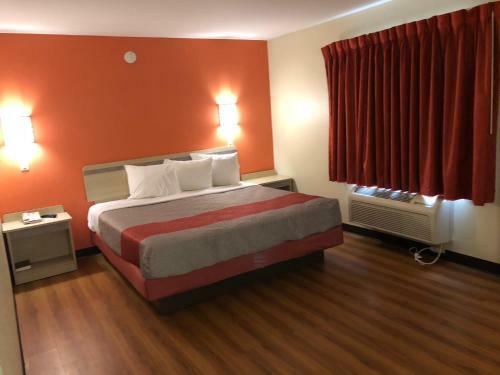 Motel 6 - Urbana