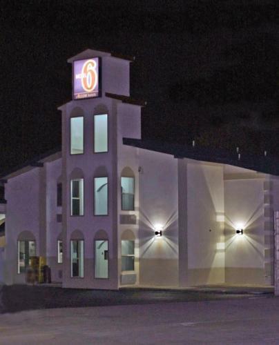 Motel 6 - Urbana