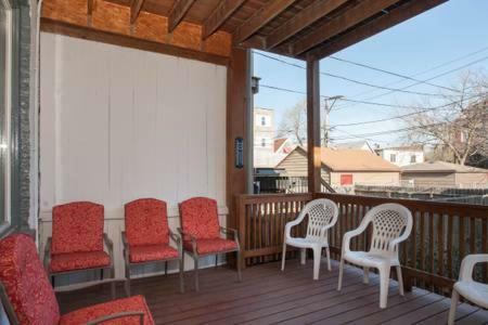 2142 West Walton Apartment