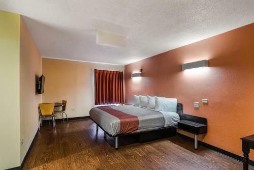 Hotel Motel 6 Libertyville