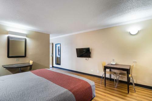 Hotel Motel 6 Libertyville