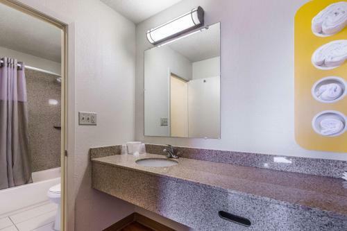 Motel 6 Mount Vernon