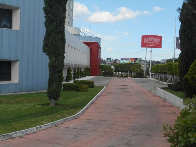 Hotel Puente Real