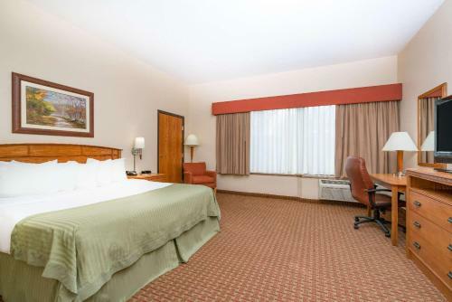 Hotel Ramada By Wyndham Des Moines Tropics Resort & Conference Ctr