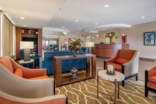 Hotel Comfort Suites Speedway - Kansas City