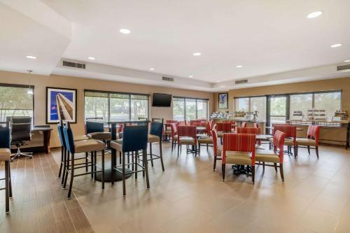 Hotel Comfort Suites Speedway - Kansas City
