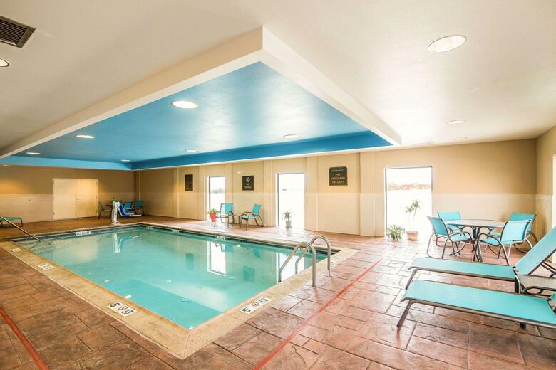 Hotel Comfort Suites - Dodge City