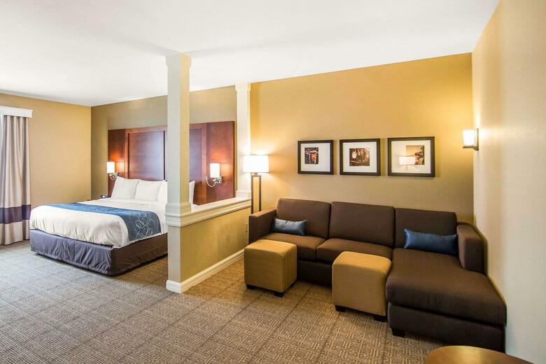 Hotel Comfort Suites - Dodge City