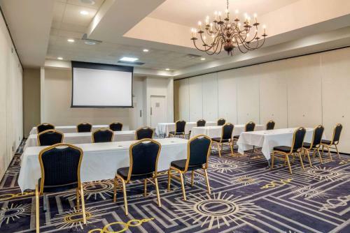 Hotel Clarion Inn Conference Center Gonzales