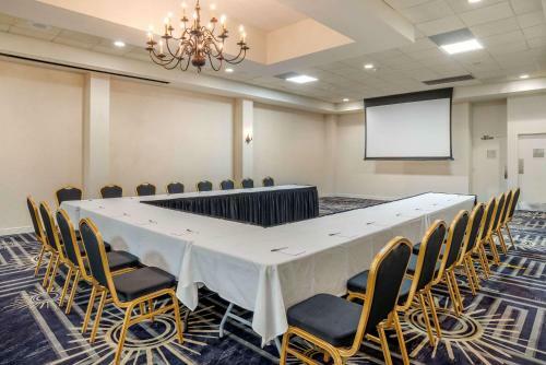 Hotel Clarion Inn Conference Center Gonzales