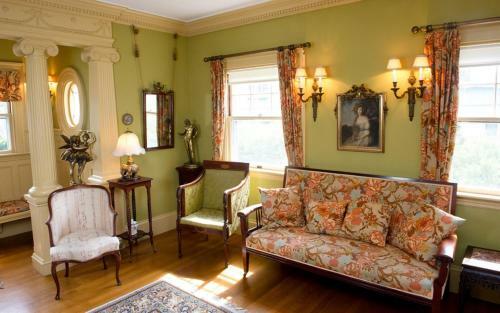 Posada Thornhedge Inn