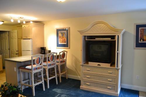 Hotel Seafarer Condominium Resort