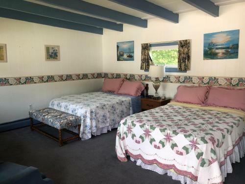 Claddagh Motel & Suites