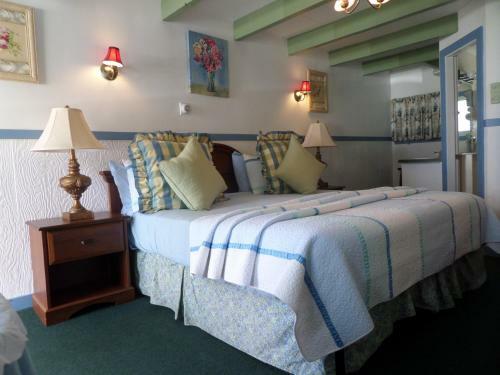 Claddagh Motel & Suites