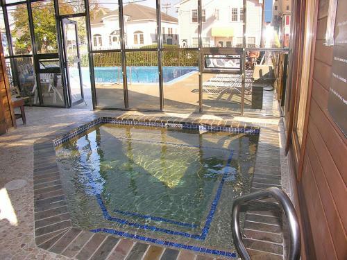 Beau Rivage Motel