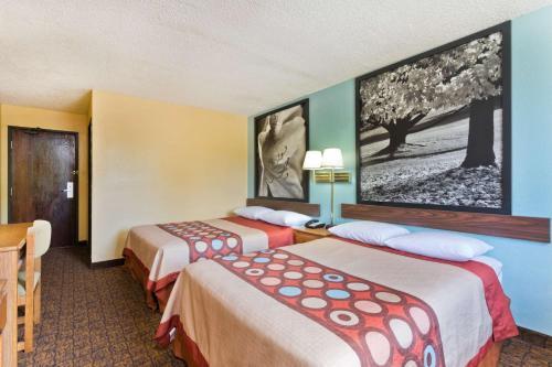 Hotel Super 8 Lexington Park/california Area